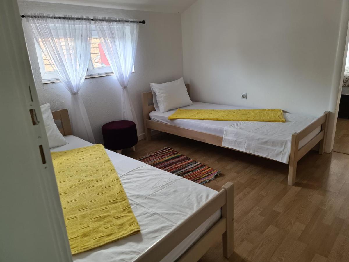 Js Apartmani Nikšić Bagian luar foto