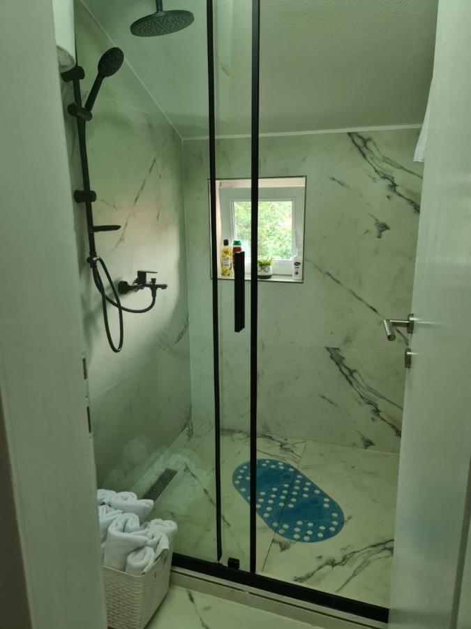 Js Apartmani Nikšić Bagian luar foto