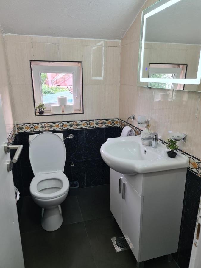 Js Apartmani Nikšić Bagian luar foto