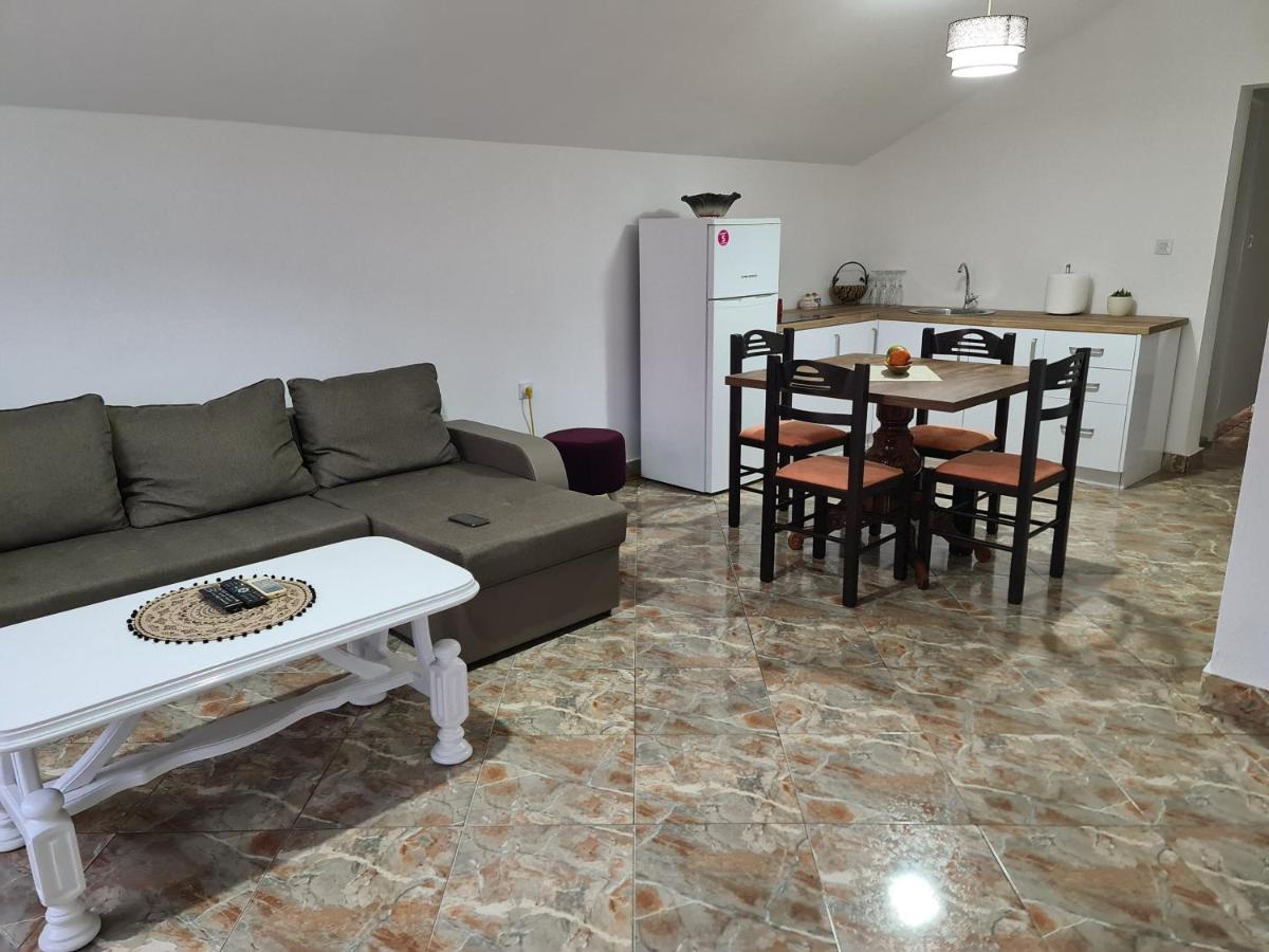 Js Apartmani Nikšić Bagian luar foto