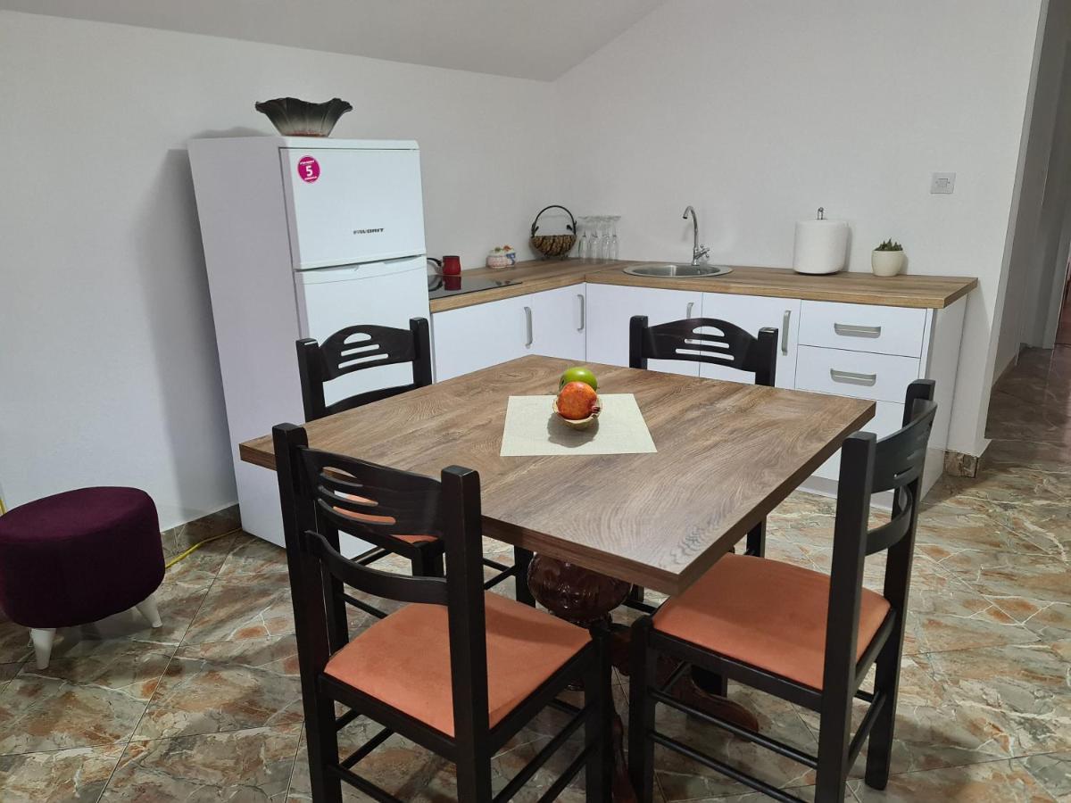 Js Apartmani Nikšić Bagian luar foto