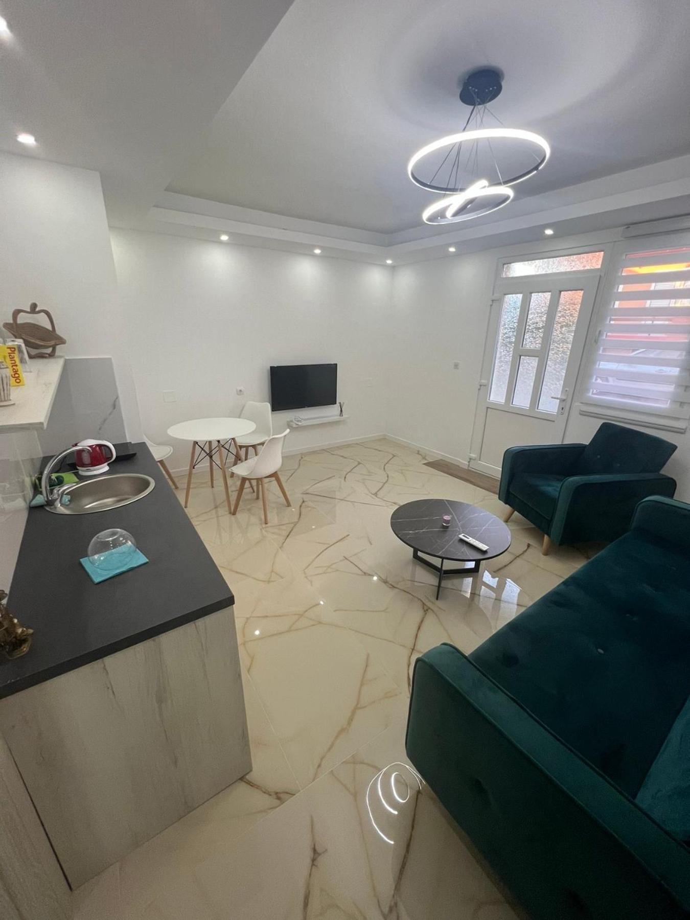 Js Apartmani Nikšić Bagian luar foto